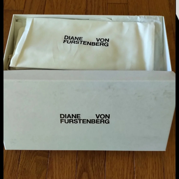 Diane Von Furstenberg Cindi Slide Sandals - Picture 8 of 9